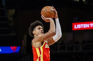 高效全面！杰伦·约翰逊半场9中6拿下19分5板4助1断 次节独得13分