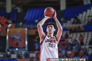 兢兢业业！徐昕17中13高效砍下27分7板3助 三分1中1