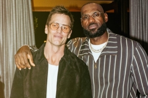 布雷迪晒与詹姆斯合照！NFL官方评论： x ！