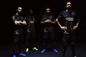 巴黎圣日耳曼发布夜幕版球衣，致敬夜晚的巴黎