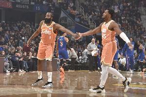 哈登谈米切尔：他是个领袖 会说出需要的话然后上场以身作则