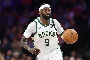 得分就靠你了！波蒂斯半场10中7&三分4中4砍下18分7板3助