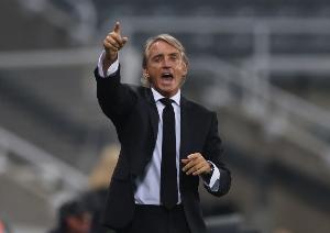 记者：意乙桑普多利亚联系曼奇尼执教，对方要求250万欧年薪过高