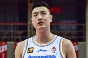 翟晓川：麦基跟球队产生了不错的化学反应 他喜欢给队友创造机会