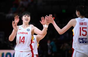 记者：中国女篮得打出火箭那种前场板优势 毕竟三分可能不如火箭