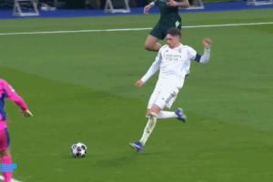 担心红点？多纳鲁马出击扑巴尔韦德单刀，最后有收手动作