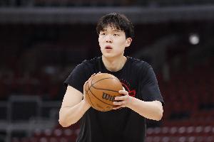 行云流水！杨瀚森传球后下顺 随后起飞空接轻松打中