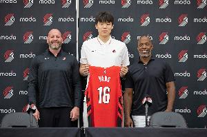 拓媒：去年选杨瀚森是不是为了涨热度后卖球队？时间点太巧合了