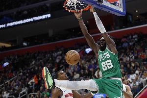 内线打疯了！奎塔半场12中10超高效砍下22分6板1助1帽