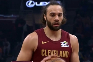 让球迷惊喜！斯特鲁斯赛季首秀 替补23分钟三分7中6砍下24分8板！