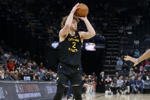 太想接班了？波杰姆15中8得到25分5板6助2断 落后1分追身三分自杀