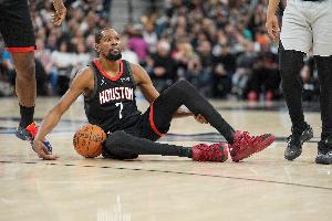 媒体人：火箭另外4人像不想在进攻端被谴责 传与不传杜兰特都犯难