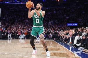 万箭齐发！凯尔特人半场三分球24中13 命中率超过50%！