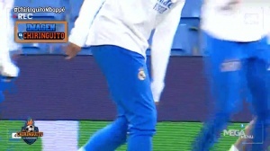 镜头全程跟拍！姆巴佩训练时一直关注左膝，时不时摸膝盖眉头紧锁