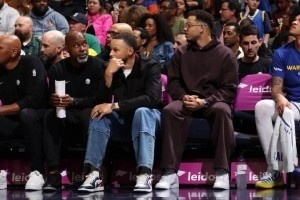 与队友同在！早日归来！库里INS转发一堆勇士比赛动态