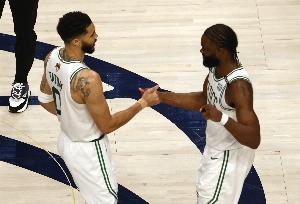 如何平衡保持MVP表现和帮助塔图姆融入！布朗：球队永远在第一位