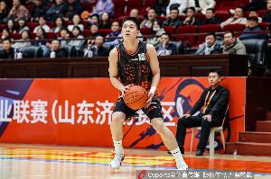 鲁媒：王证确实不错 邱彪指导估计会给他越来越多的时间和机会