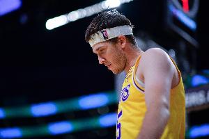 小里也来里程碑！里夫斯三分超斯科特 升至湖人队史第五