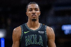 进攻状态出色！墨菲半场10中7&三分6中3轰下19分2篮板