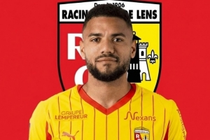 朗斯后卫30岁生日夜打入精彩凌空侧钩，主场球迷为他唱生日快乐歌