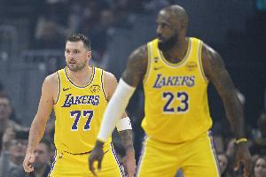 湖人冲击9连胜！ESPN预测明日胜率：湖人56.7% 魔术43.3%