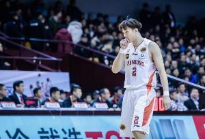 丁彦雨航退役！鲁媒：经十路的神 最强三号位 青春终有谢幕