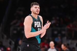 这赛季真打出来了！克林根过去五场：全部两双 三场砍下20+10