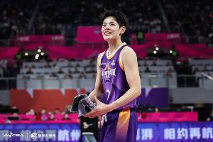 象征性打一打！杨舒予半场16分钟 5中2&三分4中1拿5分2板1助