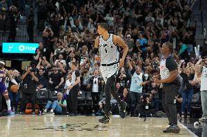 瓦塞尔&卡斯尔缺阵！马刺战步行者先发：文班&福克斯&哈珀