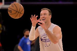 三分绝杀！肯纳德：球队签我是有原因的 绝杀战术执行归功于全队