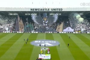 喜鹊撕咬黑猫！东北德比赛前，纽卡主场展示超震撼tifo！