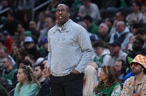 迈克·布朗：都会遇到对手阵容不断调整的问题 我们尽力去做