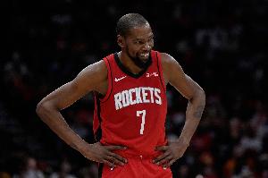 太铁了也！火箭上半场全队三分17投仅中2 而公牛20投11中！