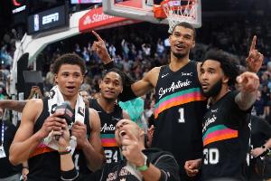 重建完成！马刺上次分区冠军是16-17赛季 两年前22胜60负分区垫底