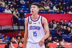 这才落后1分！天津首节三分球11中1 郑昊燃命中唯一进球