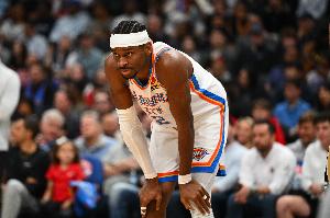 好坏参半！亚历山大打满首节6中4得8分填满数据栏 但也出现4失误