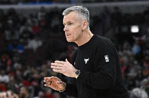 队记：公牛越来越多人认为多诺万休赛期会离队 重新评估职业规划