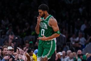 塔图姆：我是除七尺球员外的最佳篮板手 我实力未减退&只是生疏