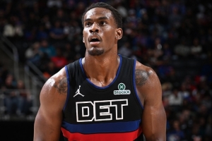 30分10板7助！杜伦：每天都在打磨技术 这是刻苦训练最好的证明