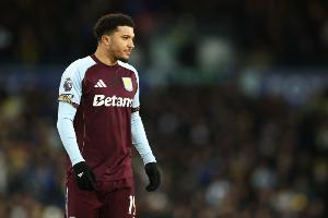 记者:维拉与埃尔切进行热身赛,上半场桑乔肩部受伤