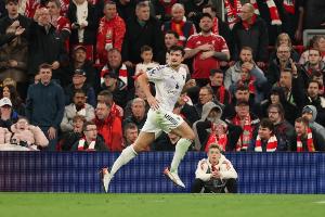 记者：马奎尔留队已达原则性协议，同时曼联会寻找新的年轻中卫