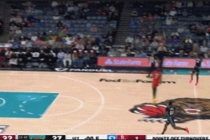 申京传球失误 GG·杰克逊轰进中场压哨三分予以惩戒