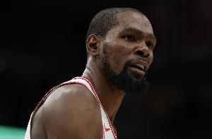 质疑KD哨子多！GG·杰克逊：裁判居然会拍马屁 我们像KD一样拼命