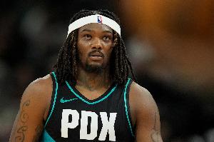 打了11分钟拿到4分5板！开拓者官方：罗威下背部不适本场不会回归