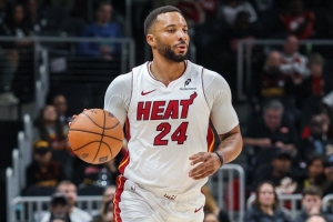 稳定输出！鲍威尔10投5中&罚球3中3得15分3板2助1帽 正负值-12