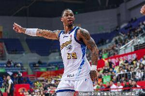 冲击力十足！塔克半场8中7高效砍下22分2板2助1断 正负值+20