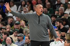 里弗斯：文班亚马能改变对手比赛计划 他的谦逊对联盟是好事