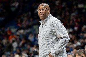 迈克·布朗：我们与裁判较劲消耗太多精力 雷霆38次罚球都合理吗